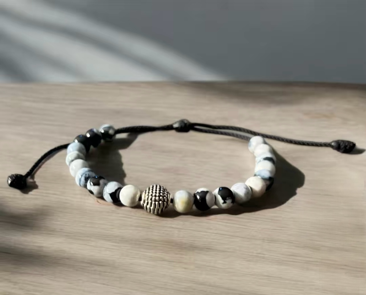 Howlite crystal bracelet, howlite gemstone beaded bracelet, gift for friend image 0